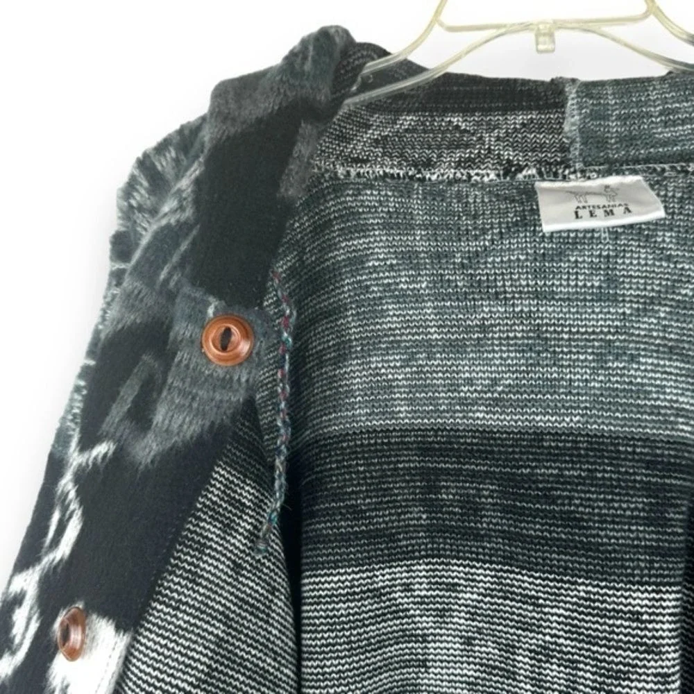 100% Wool Cardigan Sweater Size Large Hooded Aztec Moose Chunky Made in Ecquador